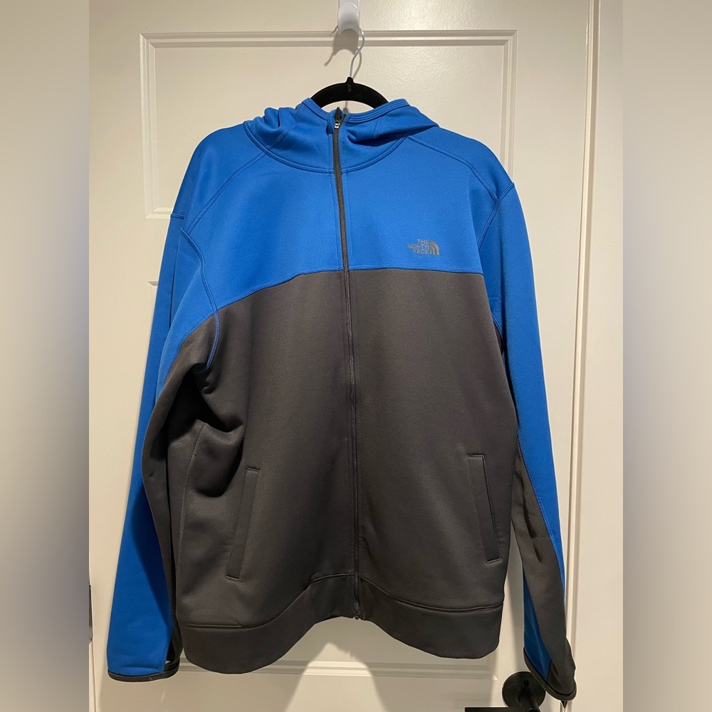 Men’s The North Face zip of fleece in size XL